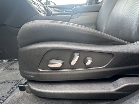 Used 2025 Cadillac XT6 Premium Luxury image 26