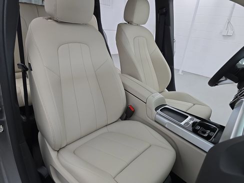 New 2026 Mercedes-Benz GLB 250 image 10