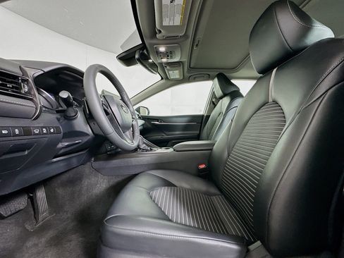 Used 2023 Toyota Camry SE w/ Cold Weather Package image 13