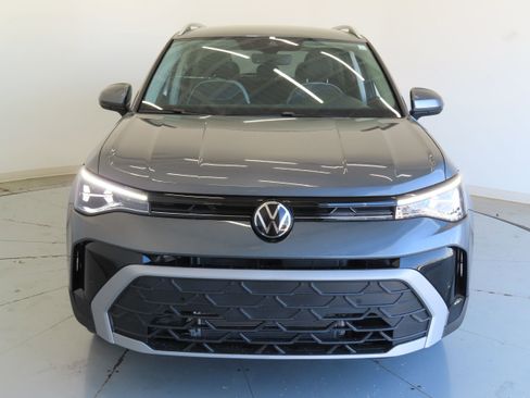 New 2026 Volkswagen Taos SE FWD image 10