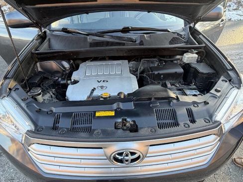 Used 2012 Toyota Highlander SE w/ Tow Pkg image 10