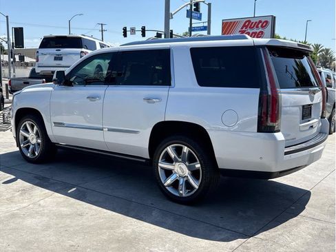 Used 2018 Cadillac Escalade Premium Luxury AWD/4WD image 47