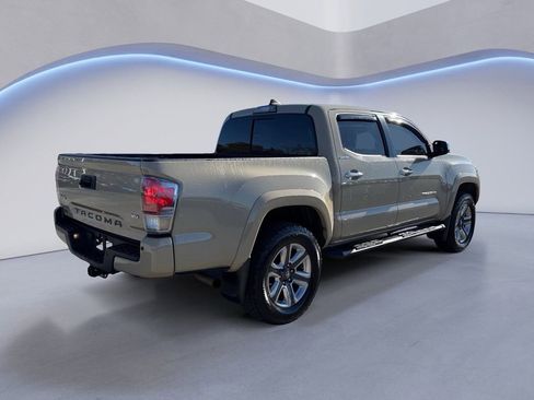 Used 2019 Toyota Tacoma Limited image 3