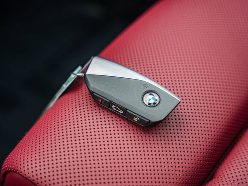 Used 2025 BMW 530i xDrive w/ Premium Package image 38