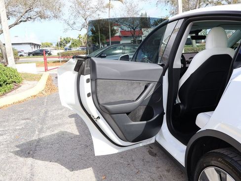 Used 2023 Tesla Model Y Long Range image 25