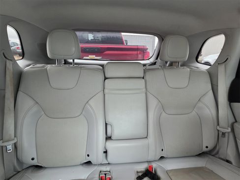 Used 2019 Jeep Cherokee Limited image 17