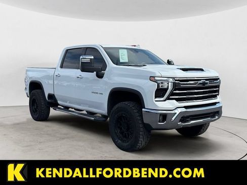 Used 2024 Chevrolet Silverado 3500 LTZ w/ LTZ Convenience Package AWD/4WD image 3
