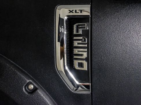 Used 2017 Ford F250 XLT w/ XLT Value Package image 41