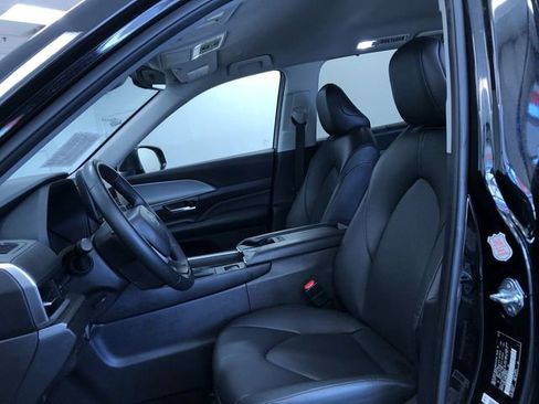 Used 2025 Toyota Grand Highlander AWD image 21