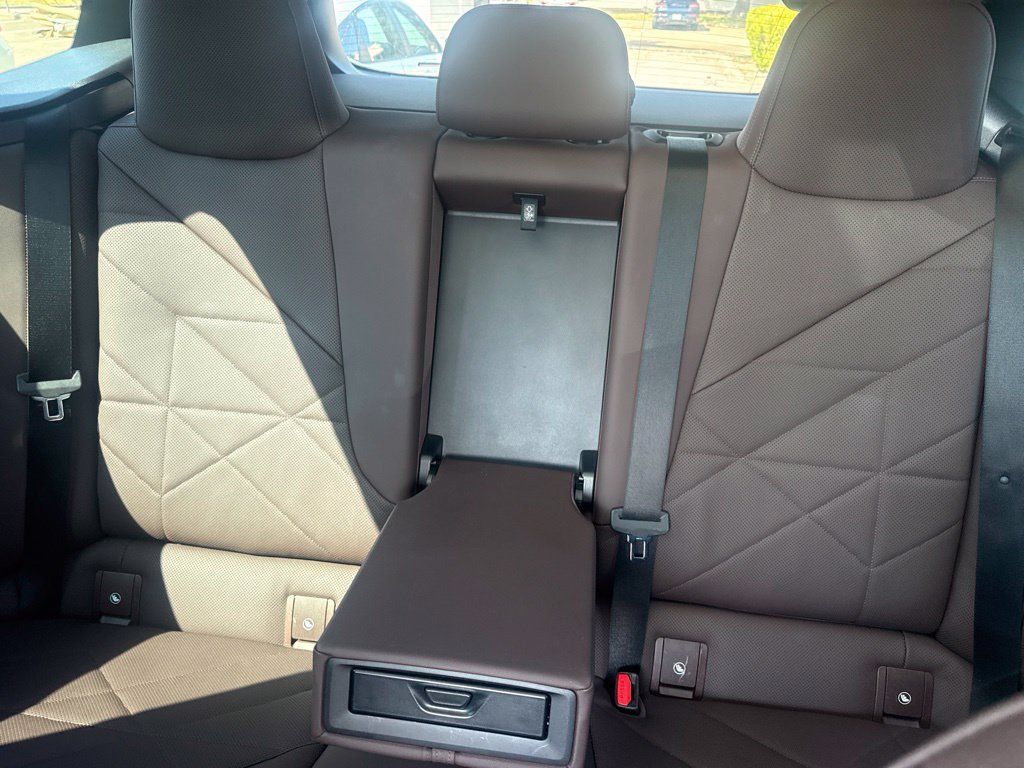 Used 2023 BMW iX xDrive50 w/ Ultimate Package 2 AWD/4WD image 11