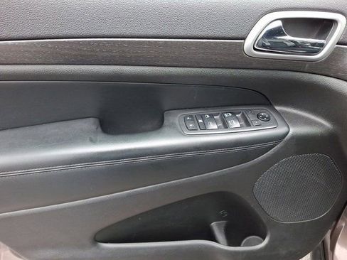 Certified 2018 Jeep Grand Cherokee Laredo image 16