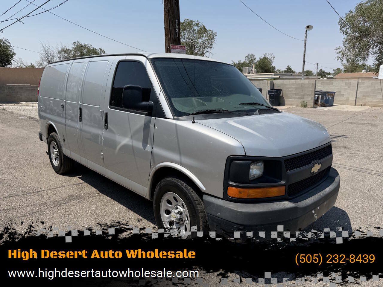 Used 2010 Chevrolet Express 1500 RWD image 1