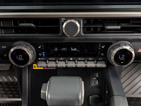 Used 2025 Toyota 4Runner Limited image 27