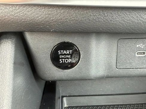 Used 2024 Nissan Rogue SV FWD image 19
