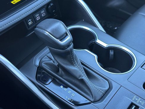 Used 2023 Toyota Highlander XLE image 24