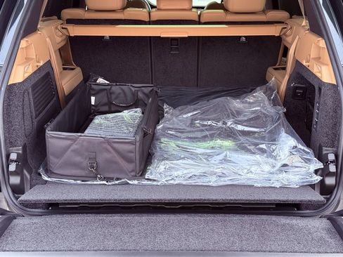 New 2026 Land Rover Range Rover Long Wheelbase SE image 14