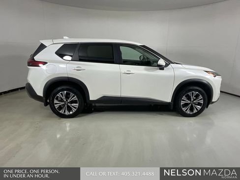 Used 2022 Nissan Rogue SV FWD image 5