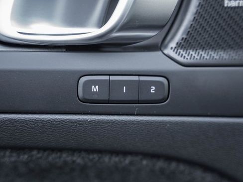 Certified 2025 Volvo XC40 B5 Ultra w/ Climate Package image 38