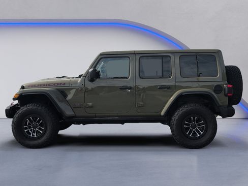 Used 2025 Jeep Wrangler Unlimited Rubicon AWD/4WD image 3
