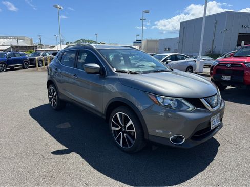 Used 2018 Nissan Rogue Sport SL FWD image 2