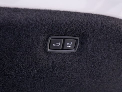 Used 2021 Porsche Taycan Turbo S image 35