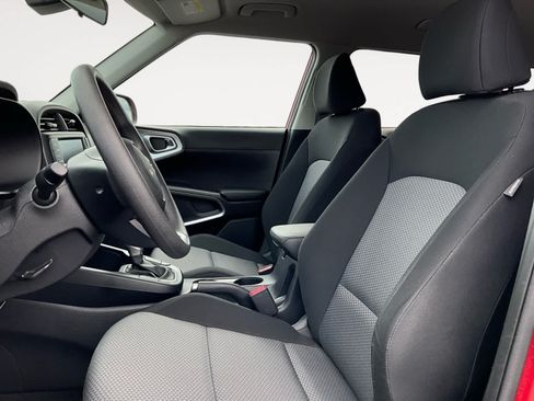 Used 2024 Kia Soul LX FWD image 9