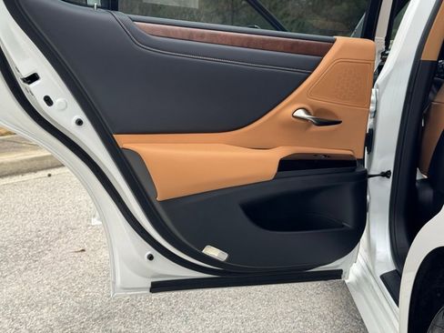 Certified 2024 Lexus ES 350 w/ Premium Package image 24