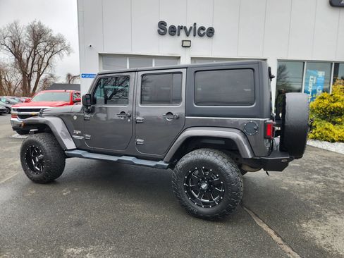 Used 2017 Jeep Wrangler Unlimited Sahara w/ Dual Top Group AWD/4WD image 11