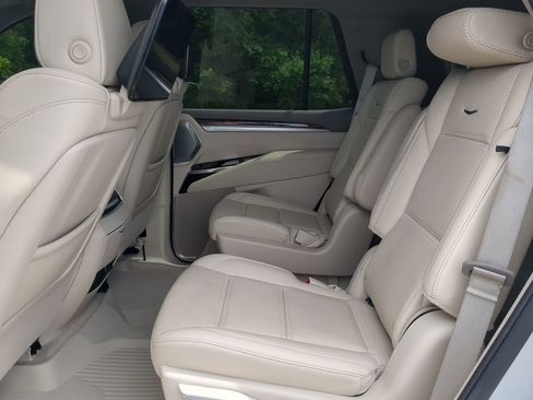 Used 2025 Cadillac Escalade Sport Platinum w/ LPO, Floor Liner Package AWD/4WD image 12