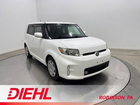 Used 2013 Scion xB FWD image 1