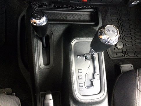 Used 2018 Jeep Wrangler Sport AWD/4WD image 31