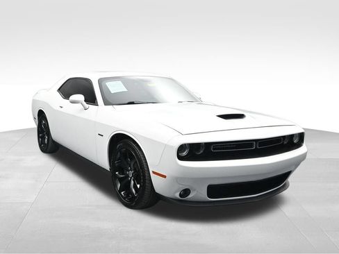 Used 2018 Dodge Challenger R/T RWD image 7