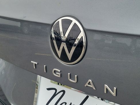 Used 2023 Volkswagen Tiguan SE R-Line image 4