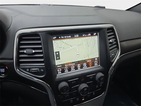 Used 2018 Jeep Grand Cherokee Limited image 25