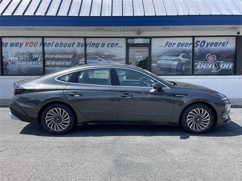 New 2025 Hyundai Sonata SEL image 1