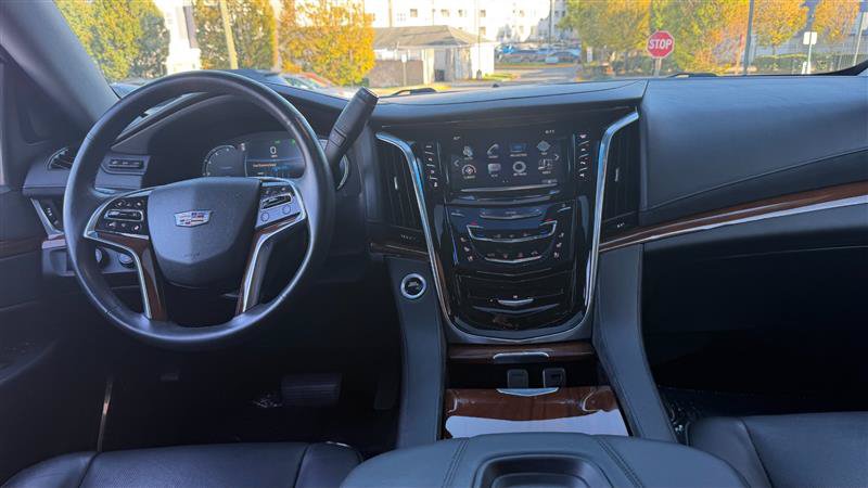 Used 2017 Cadillac Escalade ESV Luxury AWD/4WD image 22