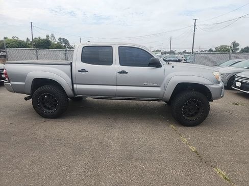 Used 2015 Toyota Tacoma PreRunner w/ SR5 Package RWD image 16