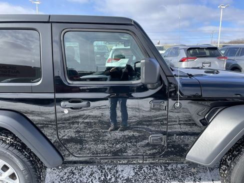 Used 2023 Jeep Wrangler Sport S image 32