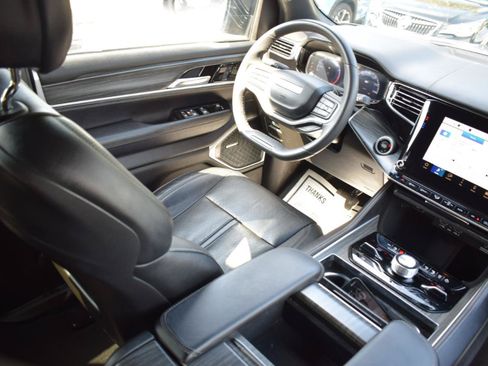 Used 2023 Jeep Wagoneer Series III w/ Convenience Group I AWD/4WD image 18