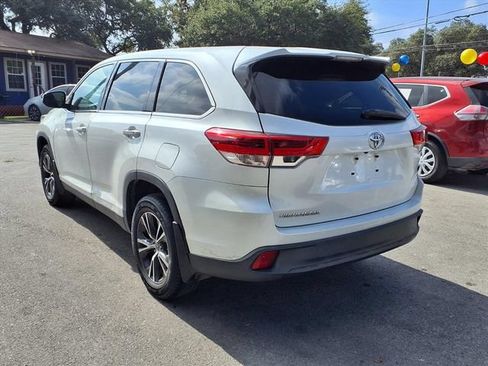 Used 2019 Toyota Highlander LE FWD image 5