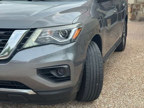 Used 2020 Nissan Pathfinder S image 3