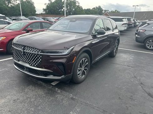 Used 2024 Lincoln Nautilus Premier AWD/4WD image 4