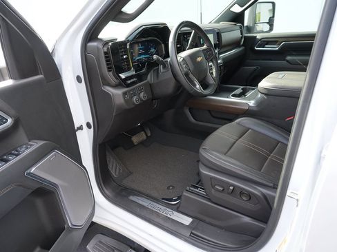 Certified 2025 Chevrolet Silverado 3500 High Country w/ High Country Premium Package AWD/4WD image 13