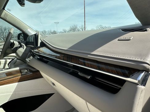 Certified 2023 Cadillac Escalade Premium Luxury Platinum image 12