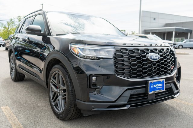 Certified 2025 Ford Explorer ST AWD/4WD image 4
