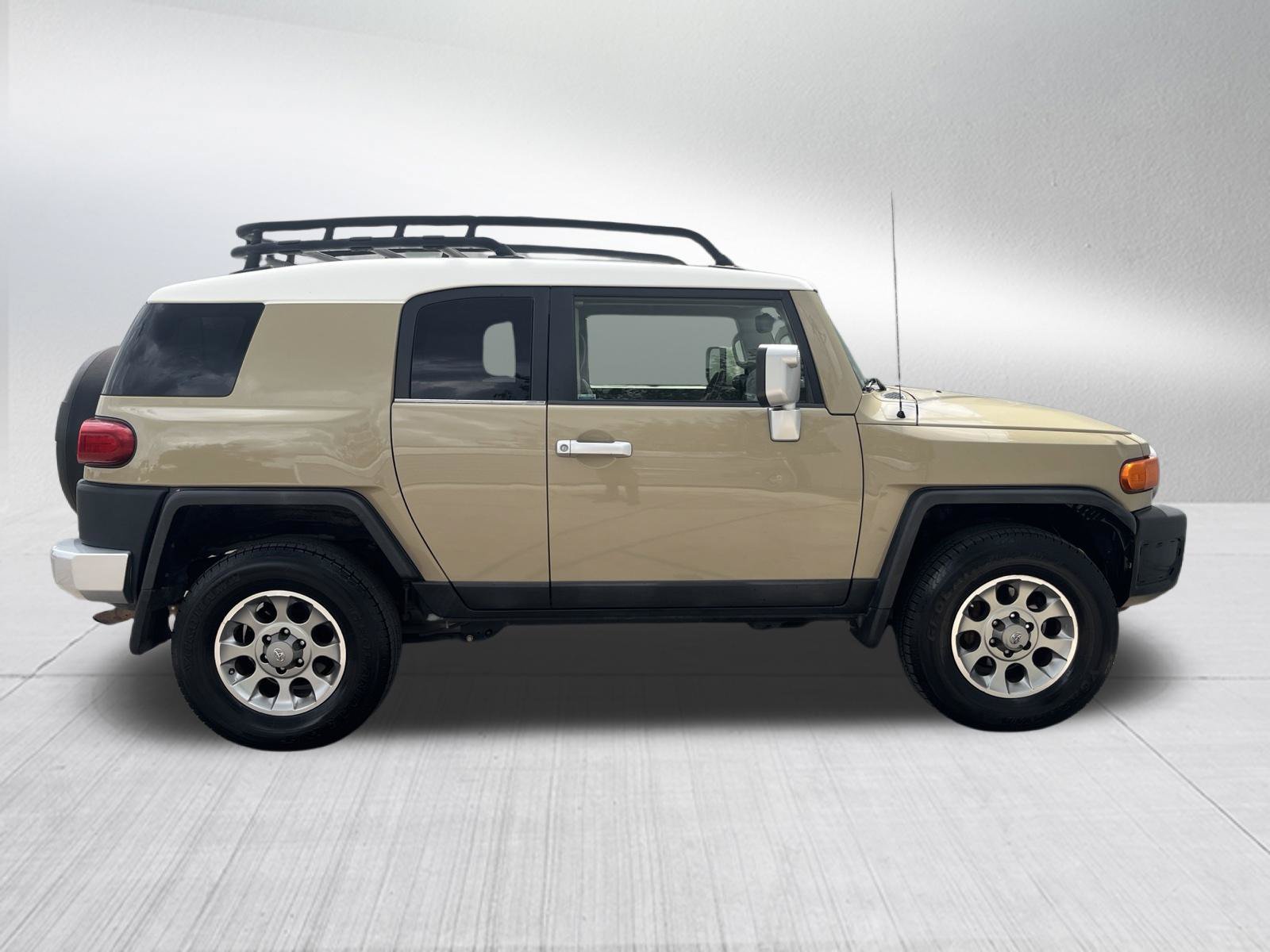 Used 2013 Toyota FJ Cruiser 4WD w/ Upgrade Pkg image 5