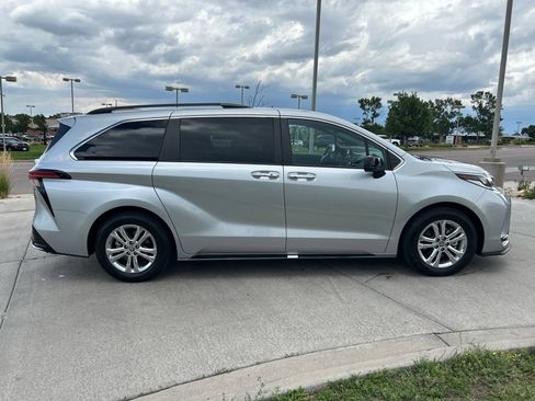 Used 2023 Toyota Sienna XSE w/ XSE Plus Package AWD/4WD image 9
