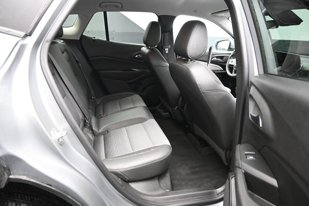 Used 2025 Chevrolet Trax LT FWD image 22