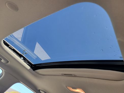 Used 2024 Hyundai Venue SEL image 9