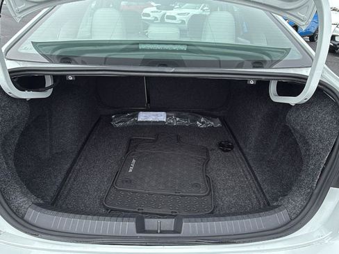 Used 2025 Volkswagen Jetta SE w/ Sunroof Package image 19